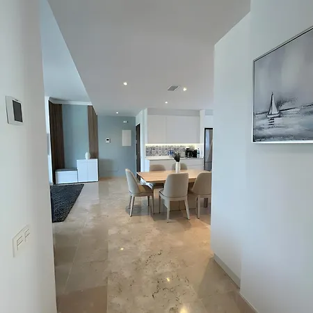 Luxury Sea View Apartment *